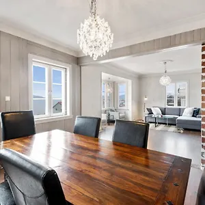 https://fantastic-apartment-with-great-view.hotelsinbergen.net